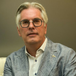 Global Care Clinic - Plastisch Chirurg Dr. Nelissen