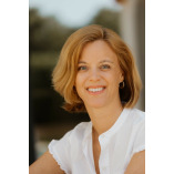Elena Jaeger - AI Strategist & Development Expert
