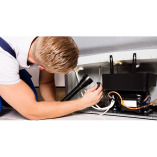 Major Appliance Repair Crew